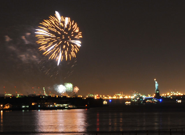 NYC-Walks-Blog-43a-Fireworks-near-the-Statue-of-Liberty-on-31-December-2011-146-taken-by-Jeffrey-Kag